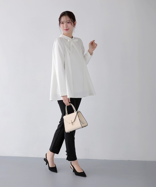Fit more(フィットモア)の「リボンタイAラインタックフレアトップス(シャツ/ブラウス・レディース・ネイビー/ホワイト/ブラック・FREE)」の6枚目の写真