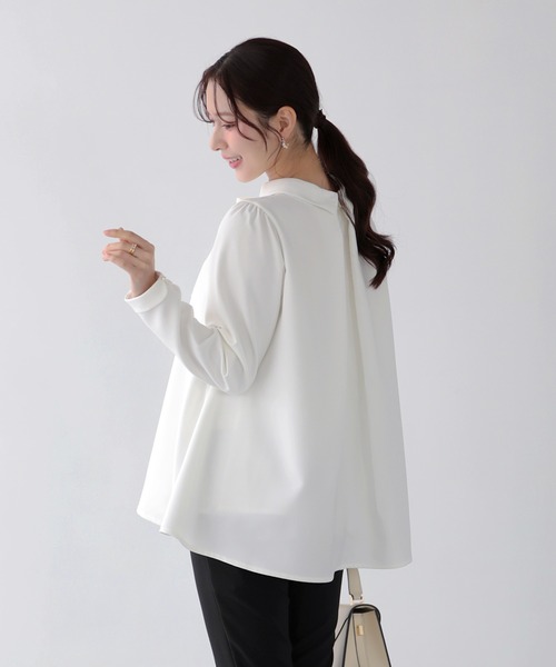 Fit more(フィットモア)の「リボンタイAラインタックフレアトップス(シャツ/ブラウス・レディース・ネイビー/ホワイト/ブラック・FREE)」の7枚目の写真
