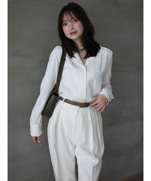 anuans（アニュアンス）の「ダブルサテンショールカラーブラウス