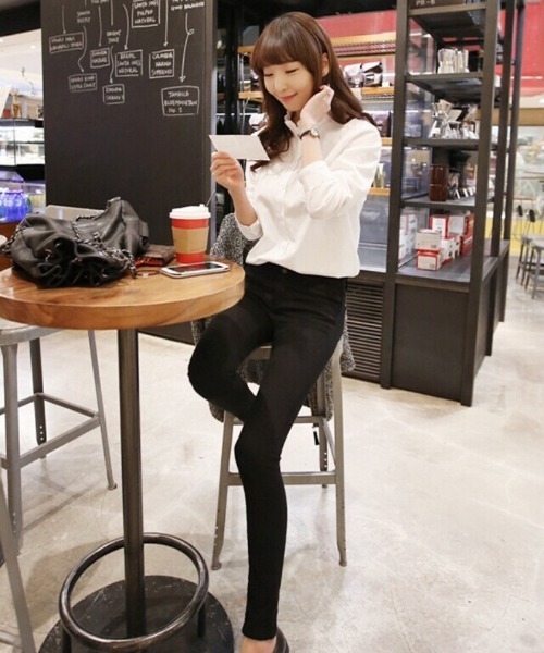 Ritzy(リッツィー)の「フリルデザイン衿シャツ ブラウス(シャツ/ブラウス・レディース・ホワイト・XL/L/M)」の5枚目の写真