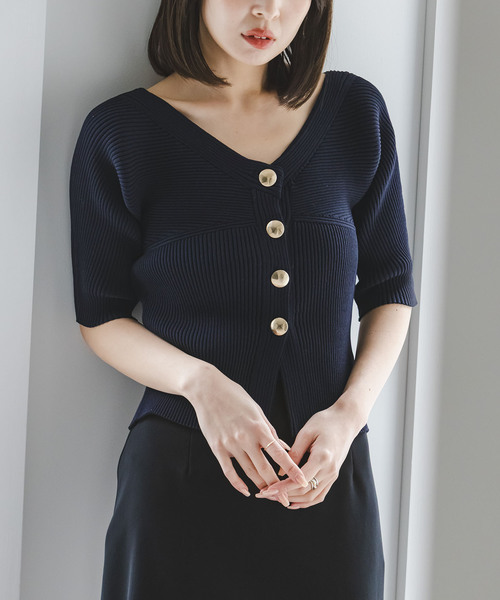 Noble（ノーブル）の「ゴールドボタンVネックリブニット（カーディガン/ボレロ・レディース・ネイビー/ホワイト・FREE）」の2枚目の写真