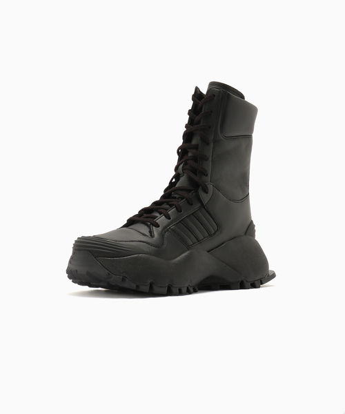 adidas（アディダス）の「adidas × Willy Chavarria Forum Boot Mid（その他シューズ・メンズ・ブラック・26.5cm/27.5cm/28.5cm）」の2枚目の写真