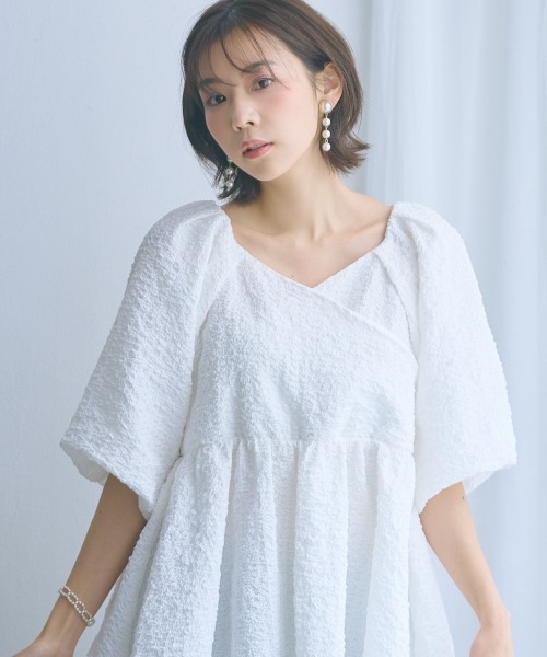 marun(マルン)の「<大きいサイズ>ふくれジャガードペプラムチュニック marun(シャツ/ブラウス・レディース・ブラック/オフホワイト・4L/3L/LL/L/5L)」の17枚目の写真