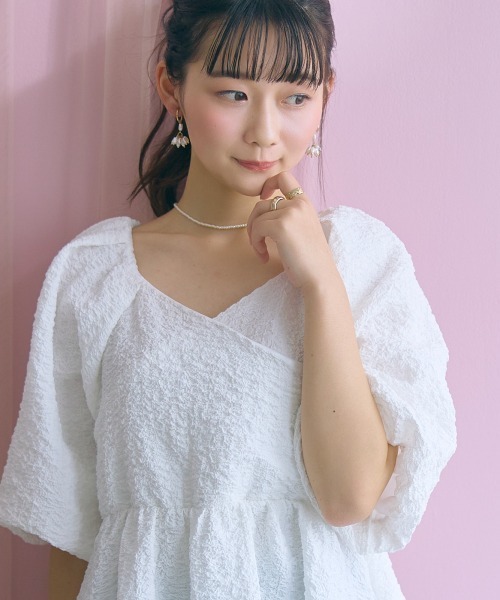 marun(マルン)の「<大きいサイズ>ふくれジャガードペプラムチュニック marun(シャツ/ブラウス・レディース・ブラック/オフホワイト・4L/3L/LL/L/5L)」の18枚目の写真