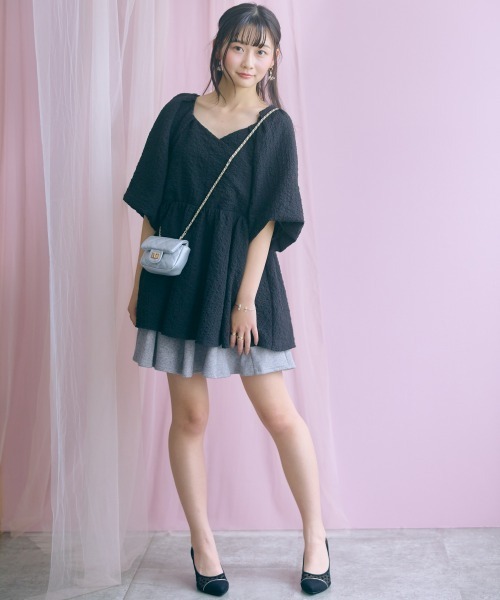marun(マルン)の「<大きいサイズ>ふくれジャガードペプラムチュニック marun(シャツ/ブラウス・レディース・ブラック/オフホワイト・4L/3L/LL/L/5L)」の3枚目の写真