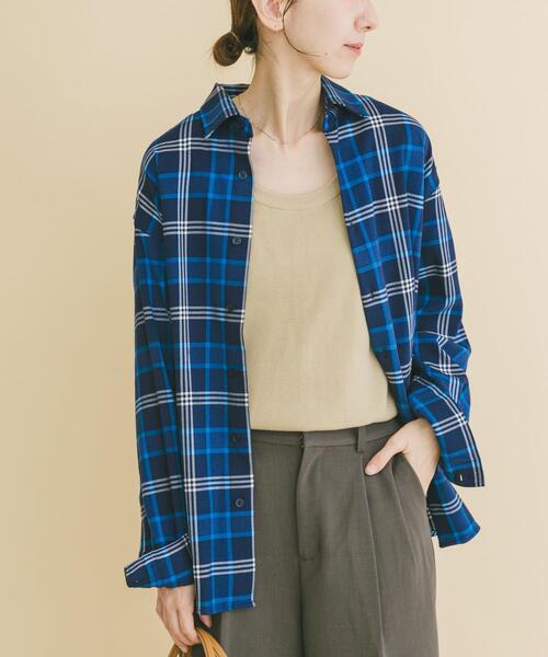 ITEMS URBANRESEARCH（アイテムズ アーバンリサーチ）の「TRストレッチ チェックレギュラーカラーシャツ（シャツ/ブラウス・レディース・ブラック/ベージュ/ネイビー・MEDIUM/LARGE）」の4枚目の写真