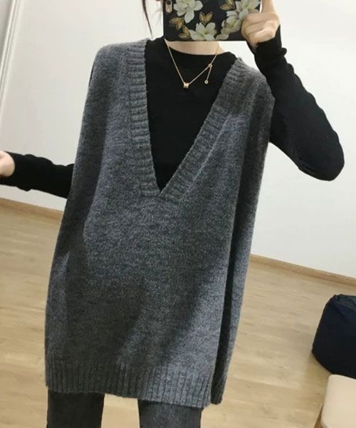 SallyLunn(サリーラン)の「深Vネックルーズニットベスト(ベスト・レディース・グレー/ブラウン/ブラック・MEDIUM/LARGE)」の4枚目の写真