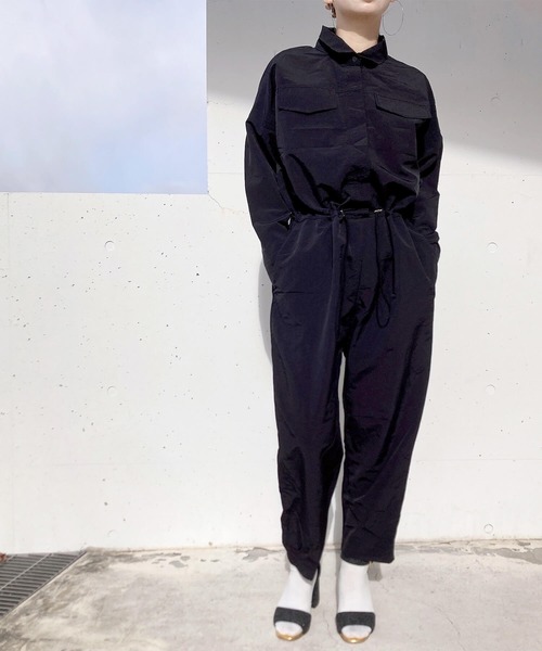 ISOOK（アイスー）の「ナイロンライクジャンプスーツ(comochi select) / オールインワン つなぎ ウエストゴム ドロスト ドローコード ハイウエスト フルレングス 長袖 パンツ 春服 ブラック ベージュ（つなぎ/オールインワン・レディース・ブラック/ベージュ・FREE）」の8枚目の写真