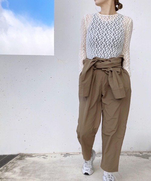 ISOOK（アイスー）の「ナイロンライクジャンプスーツ(comochi select) / オールインワン つなぎ ウエストゴム ドロスト ドローコード ハイウエスト フルレングス 長袖 パンツ 春服 ブラック ベージュ（つなぎ/オールインワン・レディース・ブラック/ベージュ・FREE）」の11枚目の写真