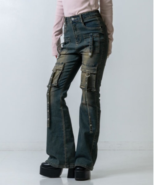 ANAP(アナップ)の「フラップポケットストレッチフレアデニムパンツ(デニムパンツ・レディース・ブルー/ダークアッシュ・S/M)」の1枚目の写真