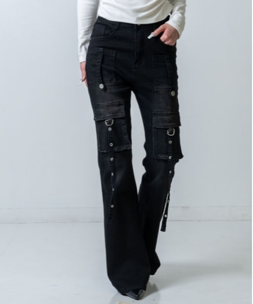 ANAP(アナップ)の「フラップポケットストレッチフレアデニムパンツ(デニムパンツ・レディース・ブルー/ダークアッシュ・S/M)」の2枚目の写真