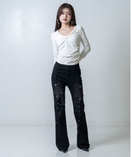 ANAP(アナップ)の「フラップポケットストレッチフレアデニムパンツ(デニムパンツ・レディース・ブルー/ダークアッシュ・S/M)」の3枚目の写真