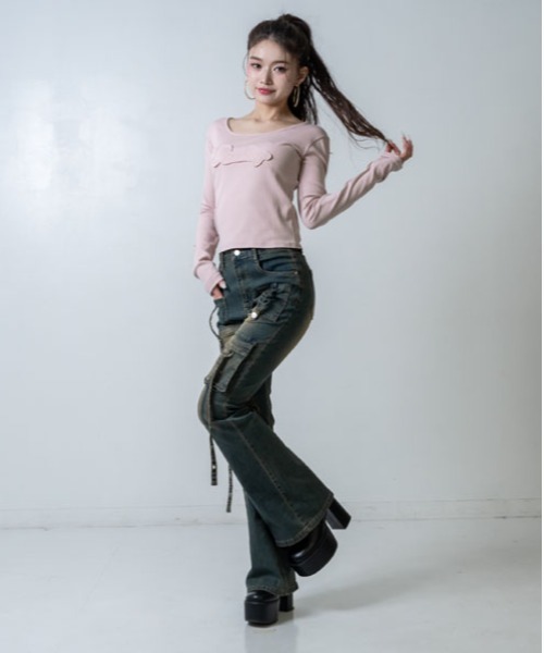 ANAP(アナップ)の「フラップポケットストレッチフレアデニムパンツ(デニムパンツ・レディース・ブルー/ダークアッシュ・S/M)」の8枚目の写真