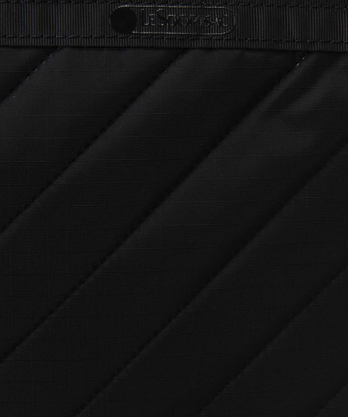 LeSportsac（レスポートサック）の「BUCKET TOTE ラインデボスブラック（トートバッグ・レディース・ブラック・FREE）」の10枚目の写真