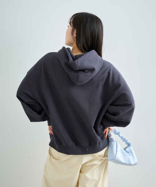 U by SPICK&SPAN（ユーバイスピックアンドスパン）の「《追加》LOW CLASSIC Lc LOW SOFT SWEAT ZIP-UP HOODIE 2（パーカー・レディース・ブラック系その他・MEDIUM）」の2枚目の写真