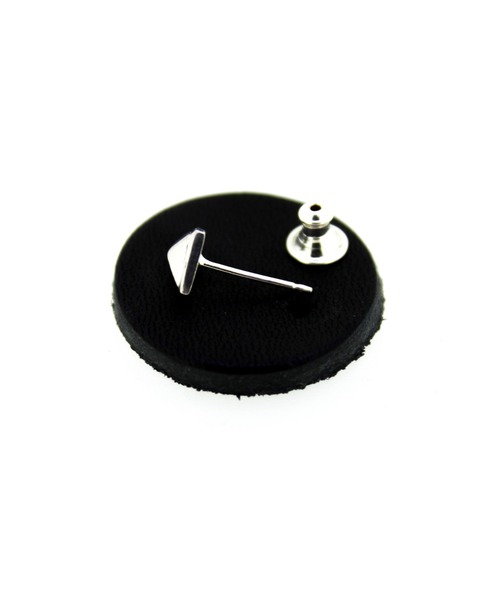 THE MILES（ザ マイルズ）の「ガレージウダガワ シルバー ピラミッドスタッズピアス（両耳用）（ピアス（両耳用）・メンズ・シルバー・FREE）」の5枚目の写真