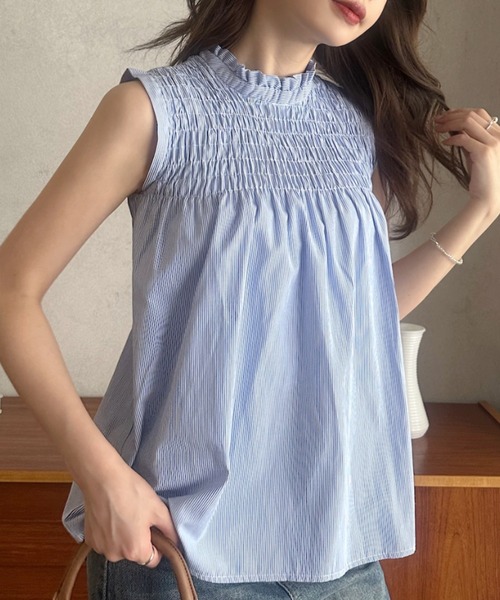 Eclat one(エクラワン)の「【Eclat one】フリルネックシャーリング ノースリーブ ブラウス ◎(シャツ/ブラウス・レディース・ホワイト×ブルー/ホワイト/ブラウン/ブラック×ホワイト・FREE)」の3枚目の写真