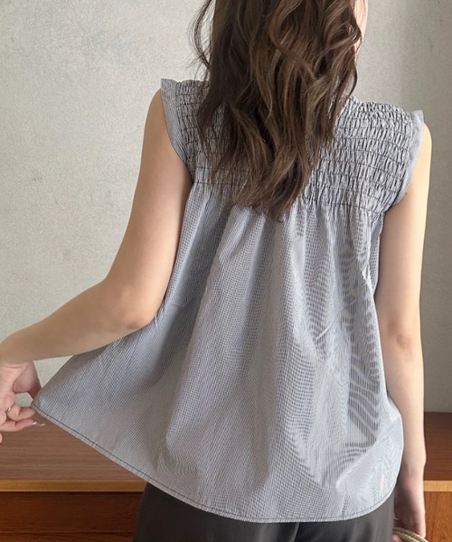 Eclat one(エクラワン)の「【Eclat one】フリルネックシャーリング ノースリーブ ブラウス ◎(シャツ/ブラウス・レディース・ホワイト×ブルー/ホワイト/ブラウン/ブラック×ホワイト・FREE)」の11枚目の写真