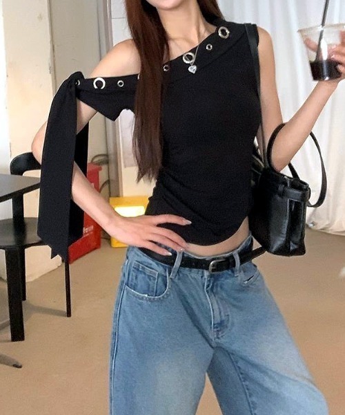 SHEENA(シーナ)の「アイレットワンショルダーリボントップス(Tシャツ/カットソー・レディース・ブラック・M)」の16枚目の写真
