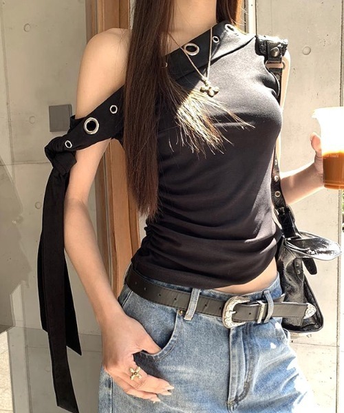 SHEENA(シーナ)の「アイレットワンショルダーリボントップス(Tシャツ/カットソー・レディース・ブラック・M)」の6枚目の写真