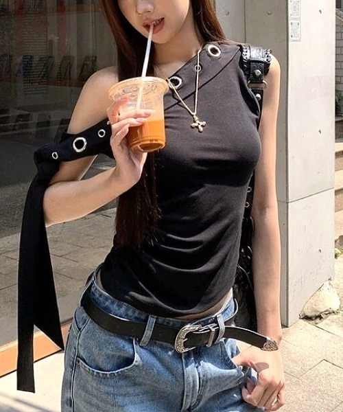 SHEENA(シーナ)の「アイレットワンショルダーリボントップス(Tシャツ/カットソー・レディース・ブラック・M)」の11枚目の写真