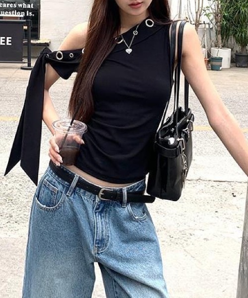 SHEENA(シーナ)の「アイレットワンショルダーリボントップス(Tシャツ/カットソー・レディース・ブラック・M)」の4枚目の写真