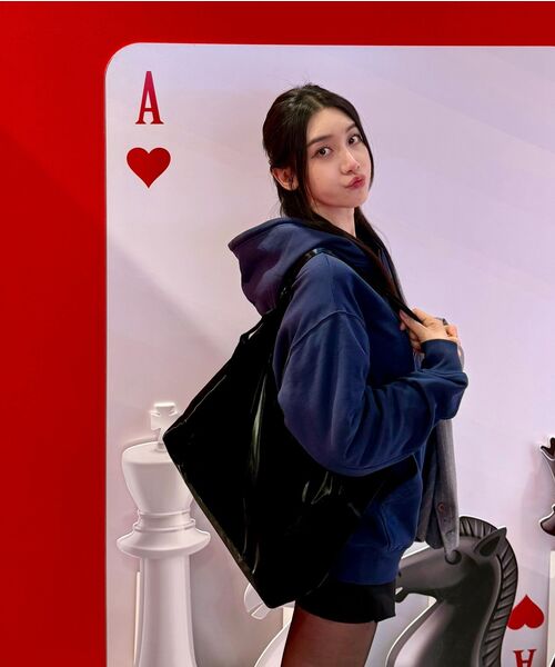 BUTDEEP(バッドディープ)の「005 BLANK BAG-GLOSSY BLACK(メッセンジャーバッグ・レディース・その他・FREE)」の2枚目の写真