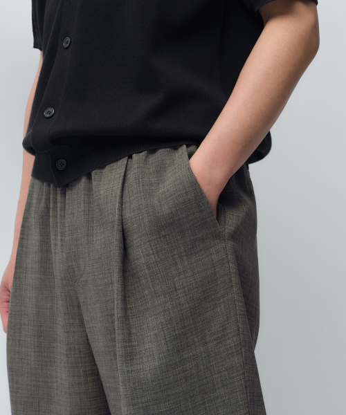 MUSINSA STANDARD（ムシンサスタンダード）の「クリンクルリネンライクワイドバンディングパンツ[カーキグレー]（その他パンツ・メンズ・その他・40/38/42/36/34/32/30/26/28）」の5枚目の写真