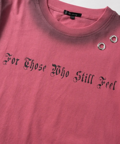 JOHN'S CLOSET(ジョンズクローゼット)の「【13】アイレットホールデザインスプレー加工ショート丈Tシャツ/Y2K(Tシャツ/カットソー・メンズ・ピンク/カーキ/ブラック/アイボリー・LARGE/MEDIUM/SMALL)」の9枚目の写真