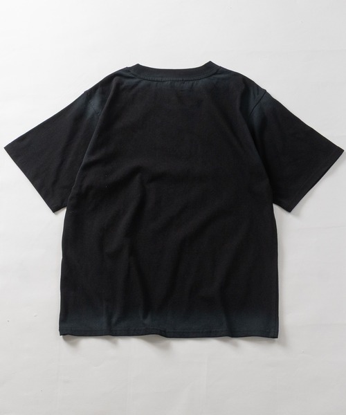 JOHN'S CLOSET(ジョンズクローゼット)の「【13】アイレットホールデザインスプレー加工ショート丈Tシャツ/Y2K(Tシャツ/カットソー・メンズ・ピンク/カーキ/ブラック/アイボリー・LARGE/MEDIUM/SMALL)」の16枚目の写真