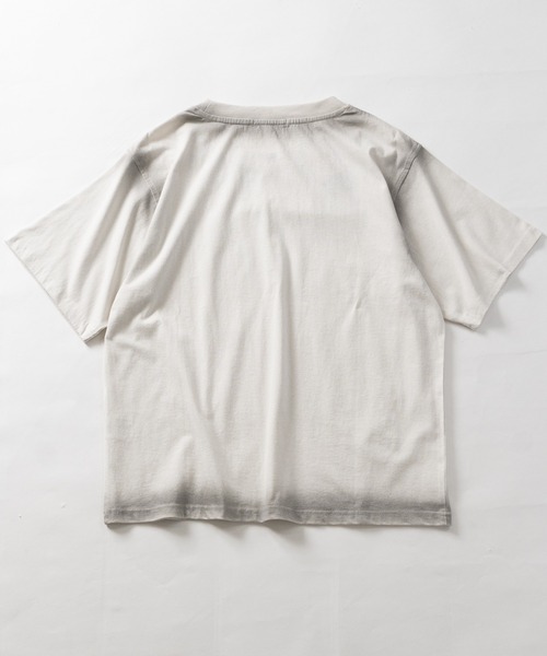 JOHN'S CLOSET(ジョンズクローゼット)の「【13】アイレットホールデザインスプレー加工ショート丈Tシャツ/Y2K(Tシャツ/カットソー・メンズ・ピンク/カーキ/ブラック/アイボリー・LARGE/MEDIUM/SMALL)」の14枚目の写真