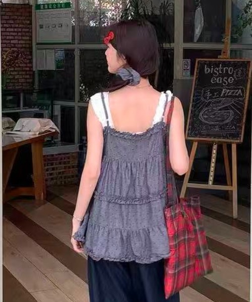 Achic(アシック)の「ギャザーフリルティアードキャミチュニック ヘアゴム付きでお得(キャミソール・レディース・ダークグレー/ピンク/アイボリー・M)」の8枚目の写真