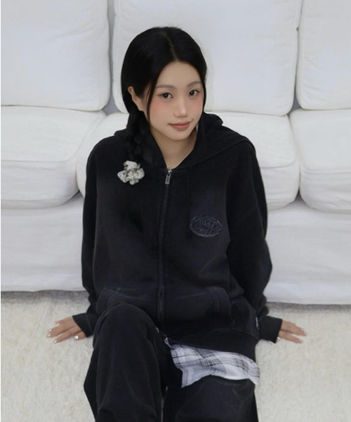 Wacky WiLLy(ワッキーウィリー)の「デニムライクフードジップアップブラック(パーカー・レディース・その他・SMALL/MEDIUM/LARGE)」の1枚目の写真