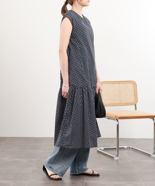 Anna Nicola(アンナニコラ)の「Anna Nicola 綿ローン幾何学柄プリントワンピース ノースリーブ(ワンピース・レディース・イエロー/グリーン/ブルー・38)」の9枚目の写真