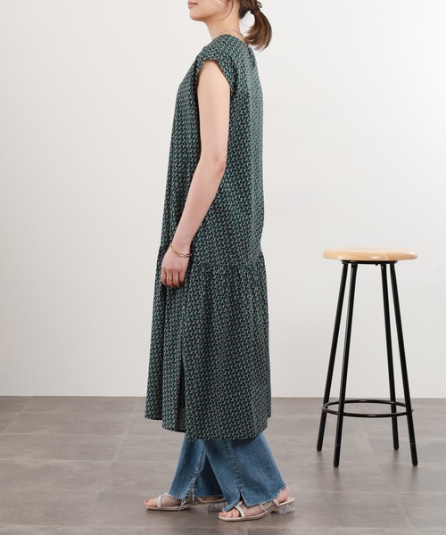 Anna Nicola(アンナニコラ)の「Anna Nicola 綿ローン幾何学柄プリントワンピース ノースリーブ(ワンピース・レディース・イエロー/グリーン/ブルー・38)」の17枚目の写真