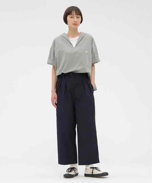 MHL.(エムエイチエル)の「FINE COMPACT COTTON POPLIN(その他パンツ・レディース・ネイビー/ベージュ・3/2/1/0)」の2枚目の写真