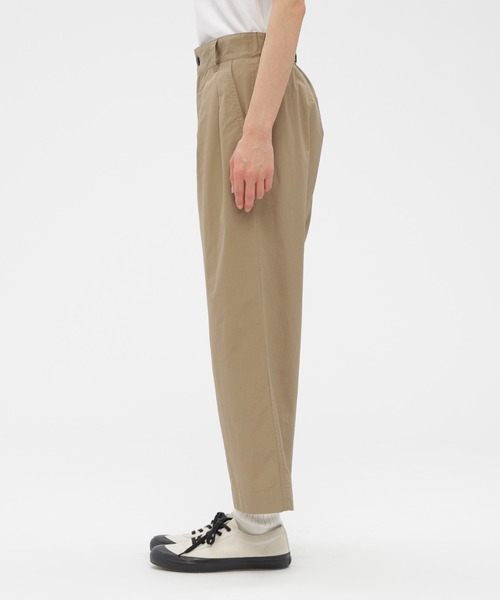 MHL.(エムエイチエル)の「FINE COMPACT COTTON POPLIN(その他パンツ・レディース・ネイビー/ベージュ・3/2/1/0)」の3枚目の写真