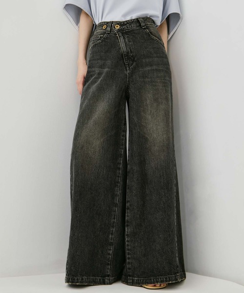 STUDIOUS(ステュディオス)の「【STUDIOUS/ステュディオス】Bleached Baggy Jeans/ブリーチバギージーンズ/ウォッシャブル/くびれ効果/サイズ調整可(デニムパンツ・レディース・ダークインディゴブルー/ブラック・1/2)」の2枚目の写真