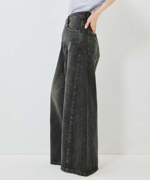 STUDIOUS(ステュディオス)の「【STUDIOUS/ステュディオス】Bleached Baggy Jeans/ブリーチバギージーンズ/ウォッシャブル/くびれ効果/サイズ調整可(デニムパンツ・レディース・ダークインディゴブルー/ブラック・1/2)」の5枚目の写真