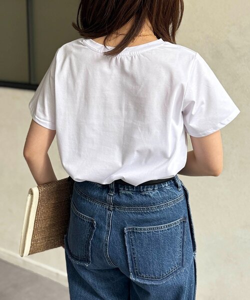 Chez toi（シェトワ）の「エンボスロゴT（Tシャツ/カットソー・レディース・グレイッシュベージュ/オフホワイト/チャコールグレー/イエロー・FREE）」の8枚目の写真