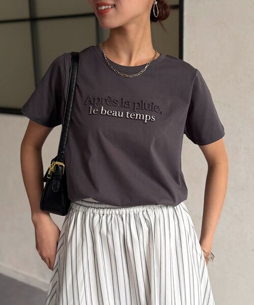 Chez toi（シェトワ）の「エンボスロゴT（Tシャツ/カットソー・レディース・グレイッシュベージュ/オフホワイト/チャコールグレー/イエロー・FREE）」の14枚目の写真