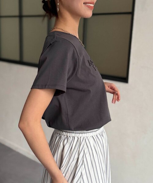 Chez toi（シェトワ）の「エンボスロゴT（Tシャツ/カットソー・レディース・グレイッシュベージュ/オフホワイト/チャコールグレー/イエロー・FREE）」の16枚目の写真