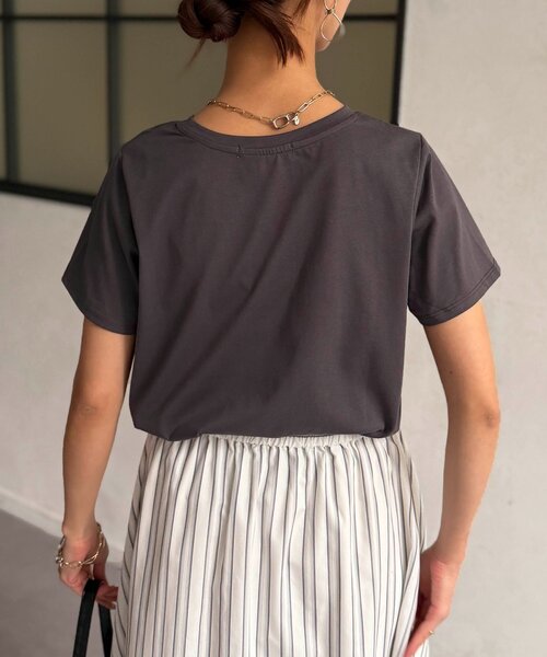 Chez toi（シェトワ）の「エンボスロゴT（Tシャツ/カットソー・レディース・グレイッシュベージュ/オフホワイト/チャコールグレー/イエロー・FREE）」の17枚目の写真