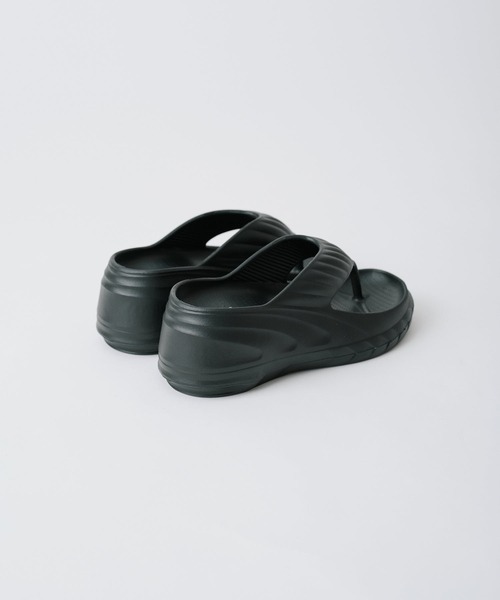 MEI(メイ)の「【 MEI / メイ 】 レディース ウェーブトングサンダル WAVE TONG SANDAL(サンダル・レディース・アイボリー/ブラック・SMALL/MEDIUM/LARGE)」の5枚目の写真