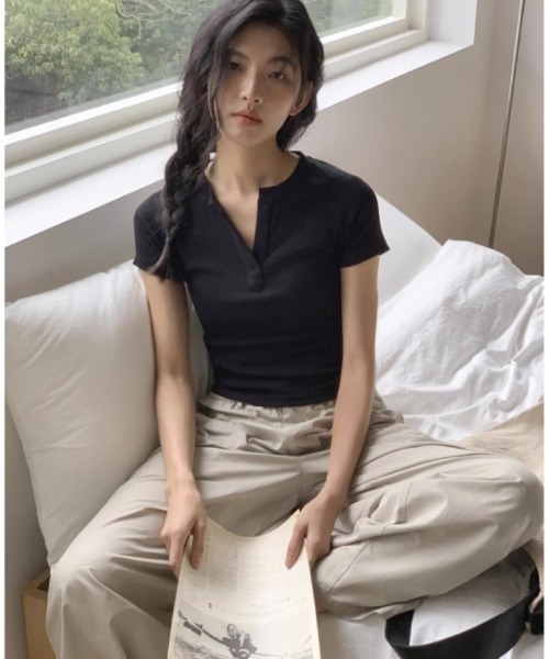 Ritzy(リッツィー)の「ヘンリーネック 半袖 T シャツ(Tシャツ/カットソー・レディース・グレー/ブラック・M/S/L)」の1枚目の写真