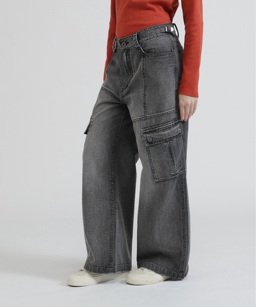 AVIREX(アヴィレックス)の「PANEL CARGO DENIM PANTS(デニムパンツ・レディース・ブラック/インディゴブルー/ブルー系その他・S/M)」の2枚目の写真