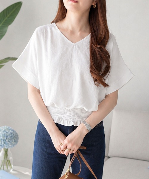 Amulet(アミュレット)の「自然にスタイルアップ見えするシルエット ウエストシャーリングVネックカットソー(Tシャツ/カットソー・レディース・レッド/グリーン/キャメル/ホワイト/ブラック/グレー/ネイビー/ベージュ・FREE)」の1枚目の写真
