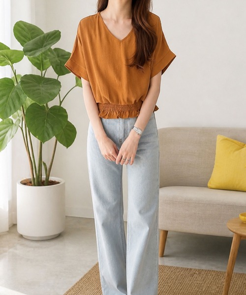 Amulet(アミュレット)の「自然にスタイルアップ見えするシルエット ウエストシャーリングVネックカットソー(Tシャツ/カットソー・レディース・レッド/グリーン/キャメル/ホワイト/ブラック/グレー/ネイビー/ベージュ・FREE)」の11枚目の写真