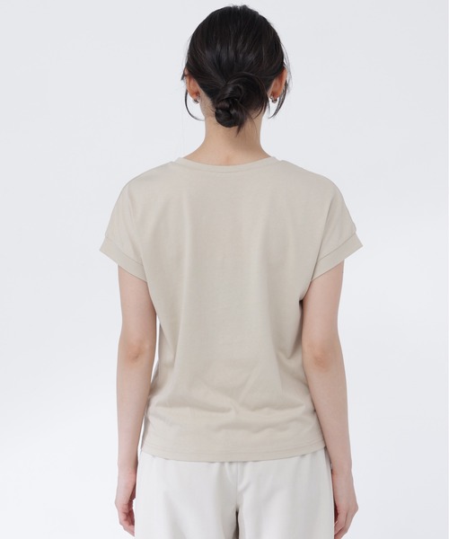 NATURAL BEAUTY BASIC(ナチュラルビューティーベーシック)の「フロッキーロゴTシャツ(Tシャツ/カットソー・レディース・ベージュ/オフホワイト/チャコールグレー・フリ-)」の17枚目の写真