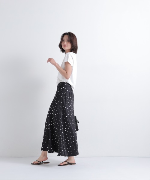 NATURAL BEAUTY BASIC(ナチュラルビューティーベーシック)の「フロッキーロゴTシャツ(Tシャツ/カットソー・レディース・ベージュ/オフホワイト/チャコールグレー・フリ-)」の7枚目の写真